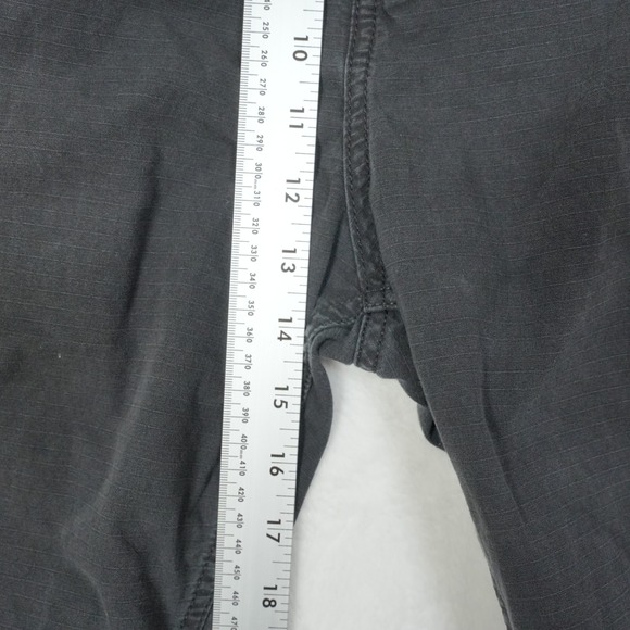 Levi's Strauss Men's Dark Gray Black Cargo Bermuda Shorts Size W36 - Picture 6 of 7